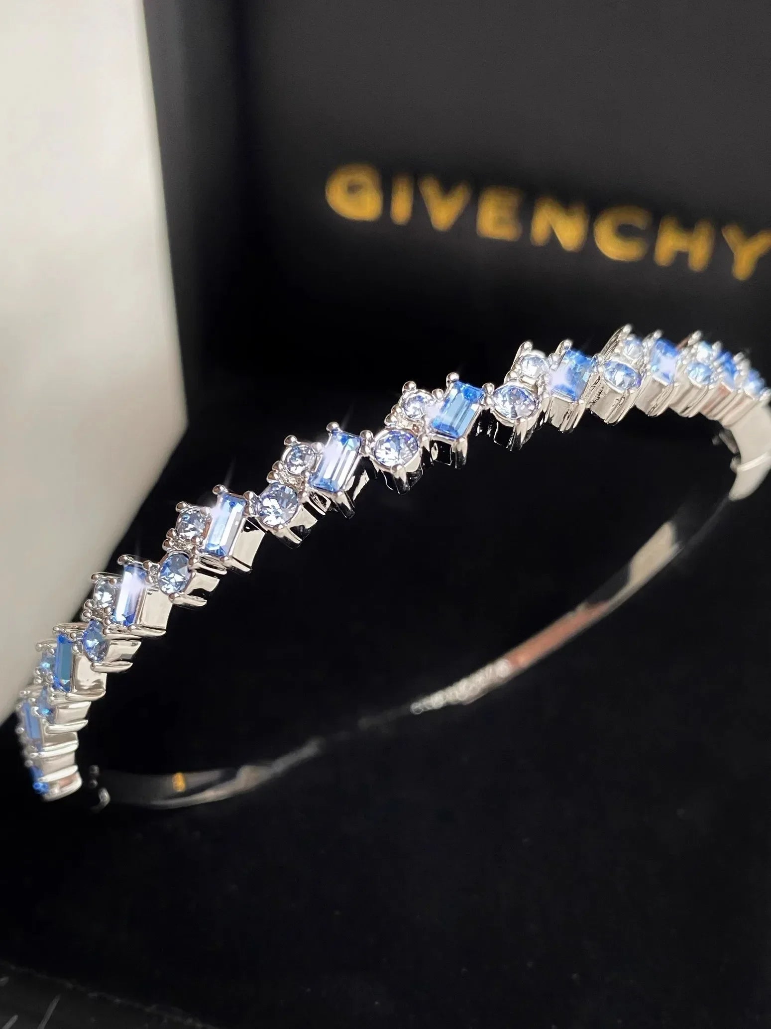 GIVENCHY Elegance Diamond Bracelet™